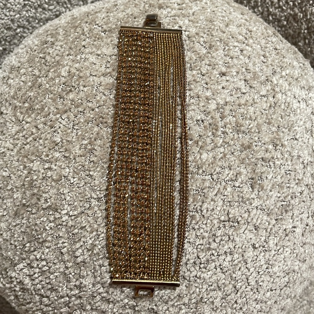 Cache Gold Mesh Bracelet - Picture 3 of 15